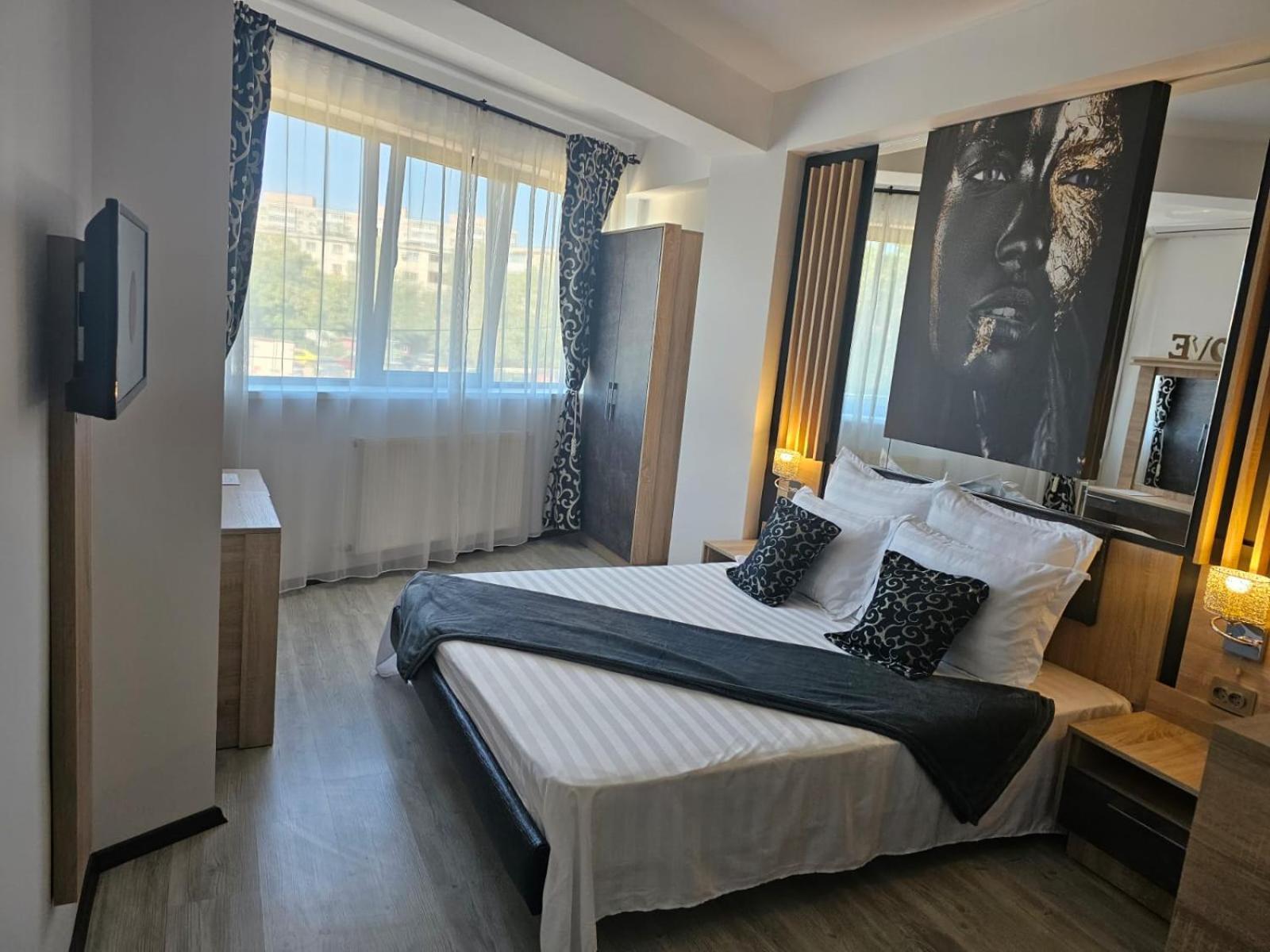 Hotel Theline Bucarest Esterno foto