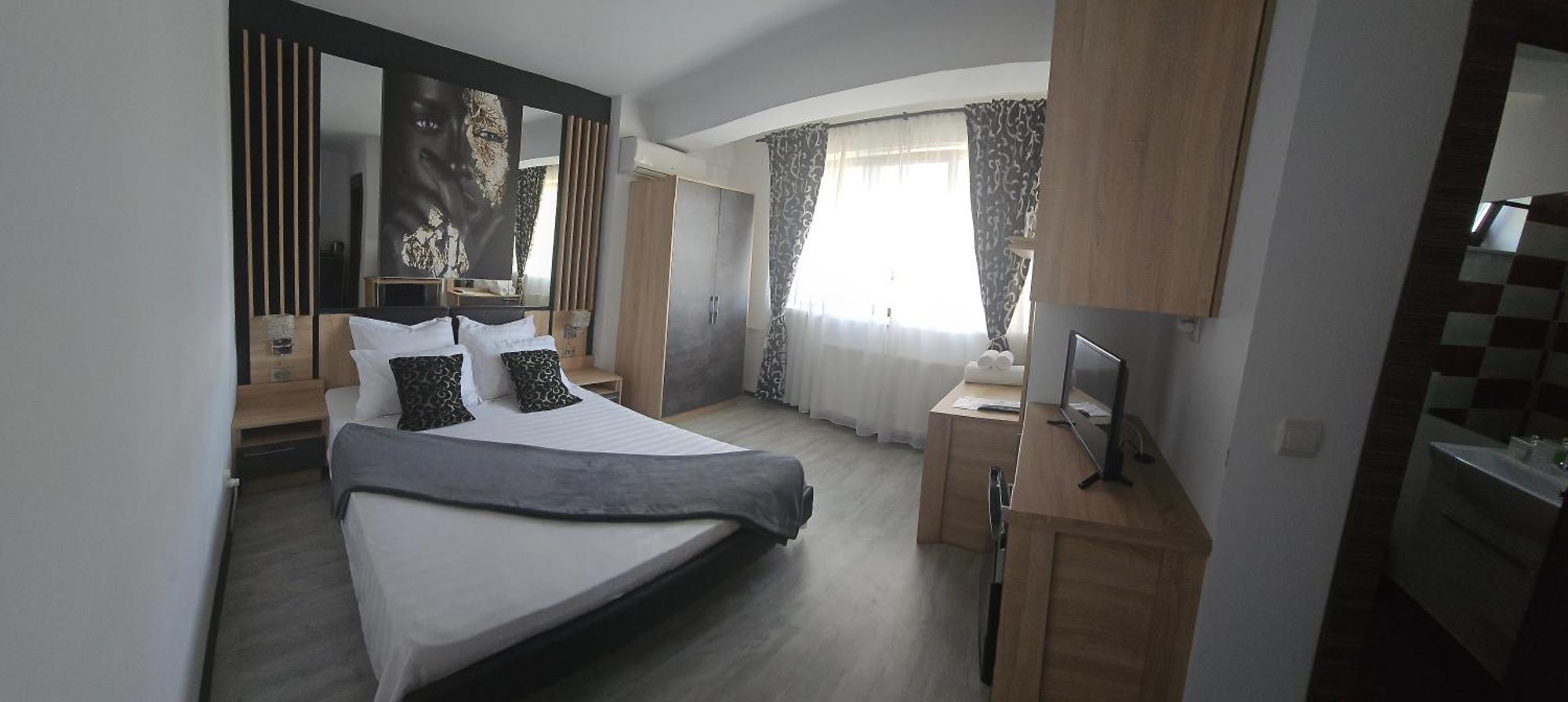 Hotel Theline Bucarest Esterno foto