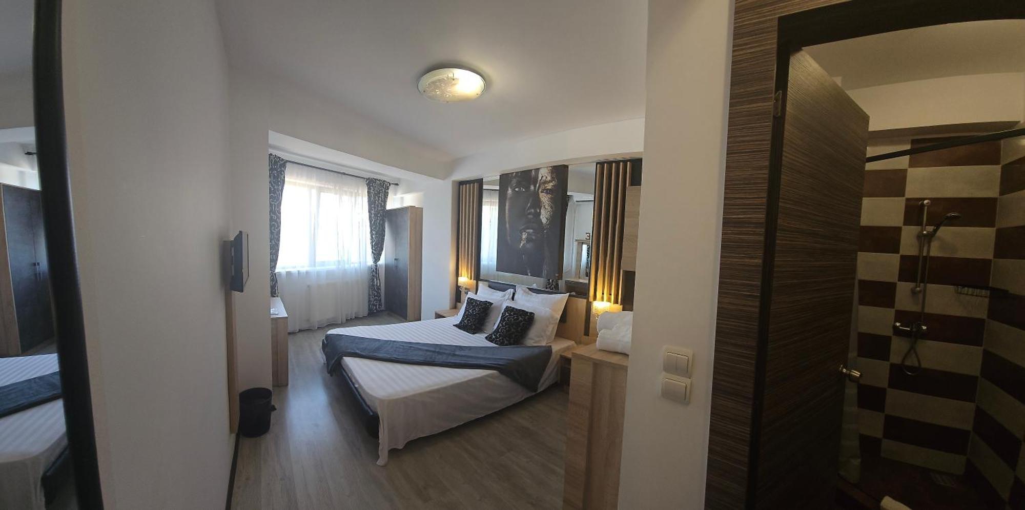 Hotel Theline Bucarest Esterno foto