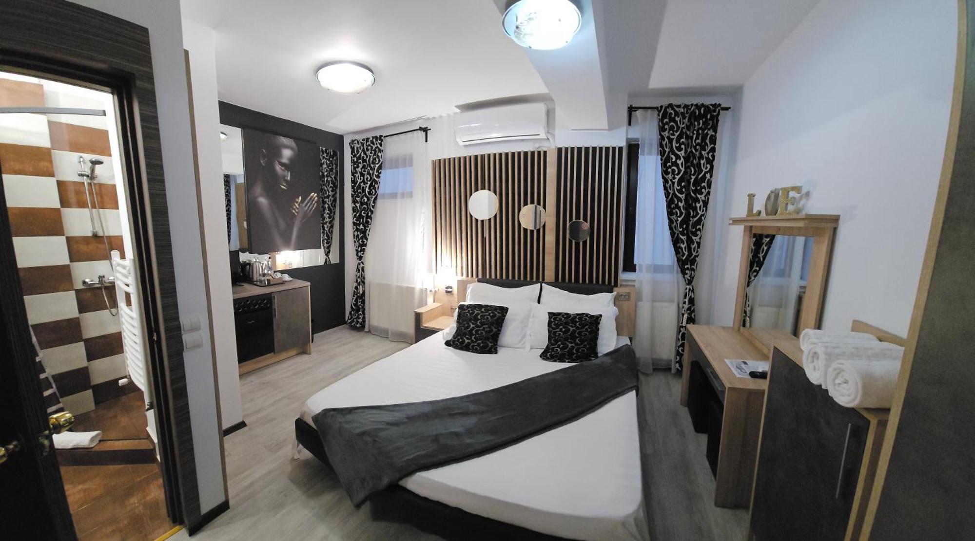 Hotel Theline Bucarest Esterno foto