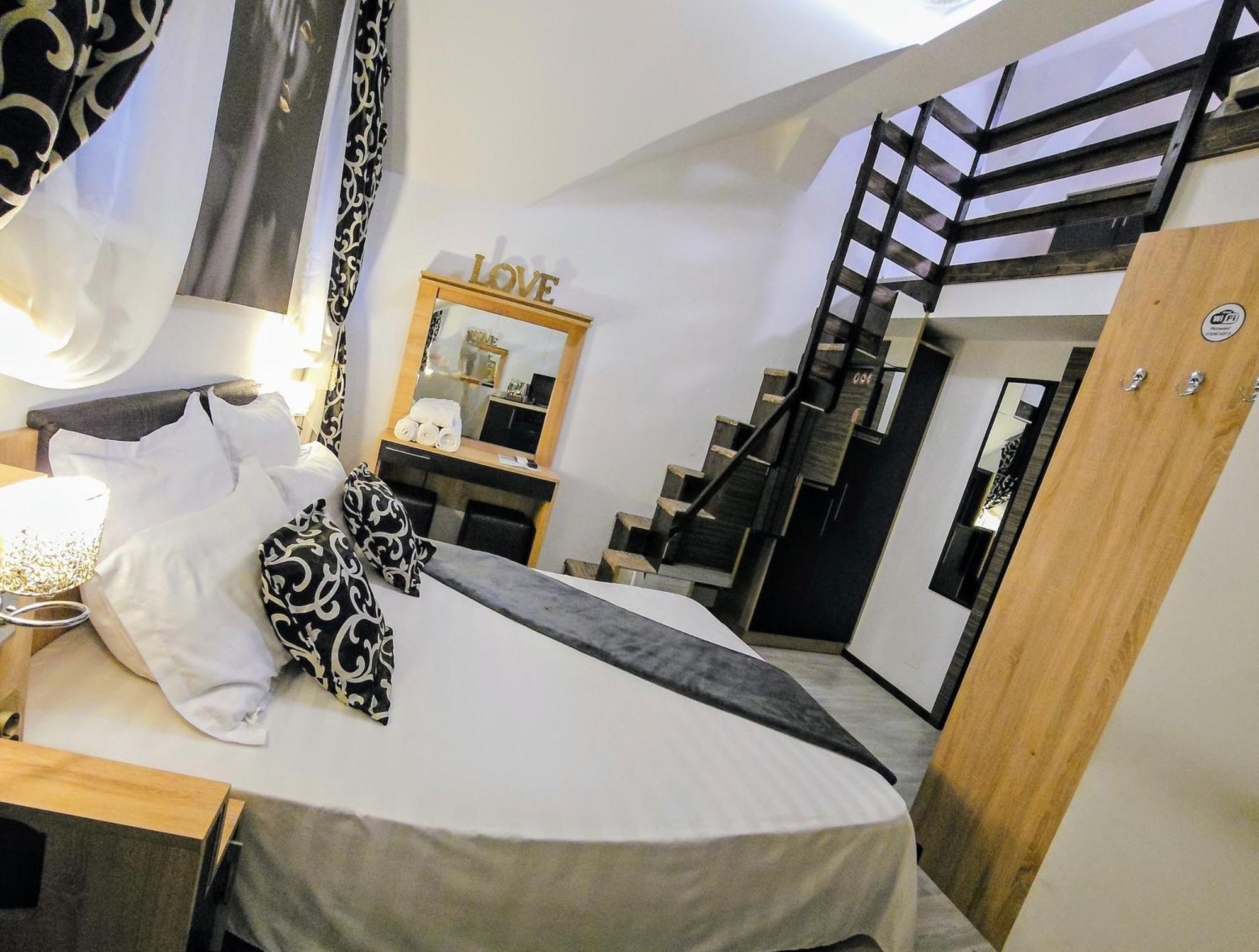 Hotel Theline Bucarest Esterno foto